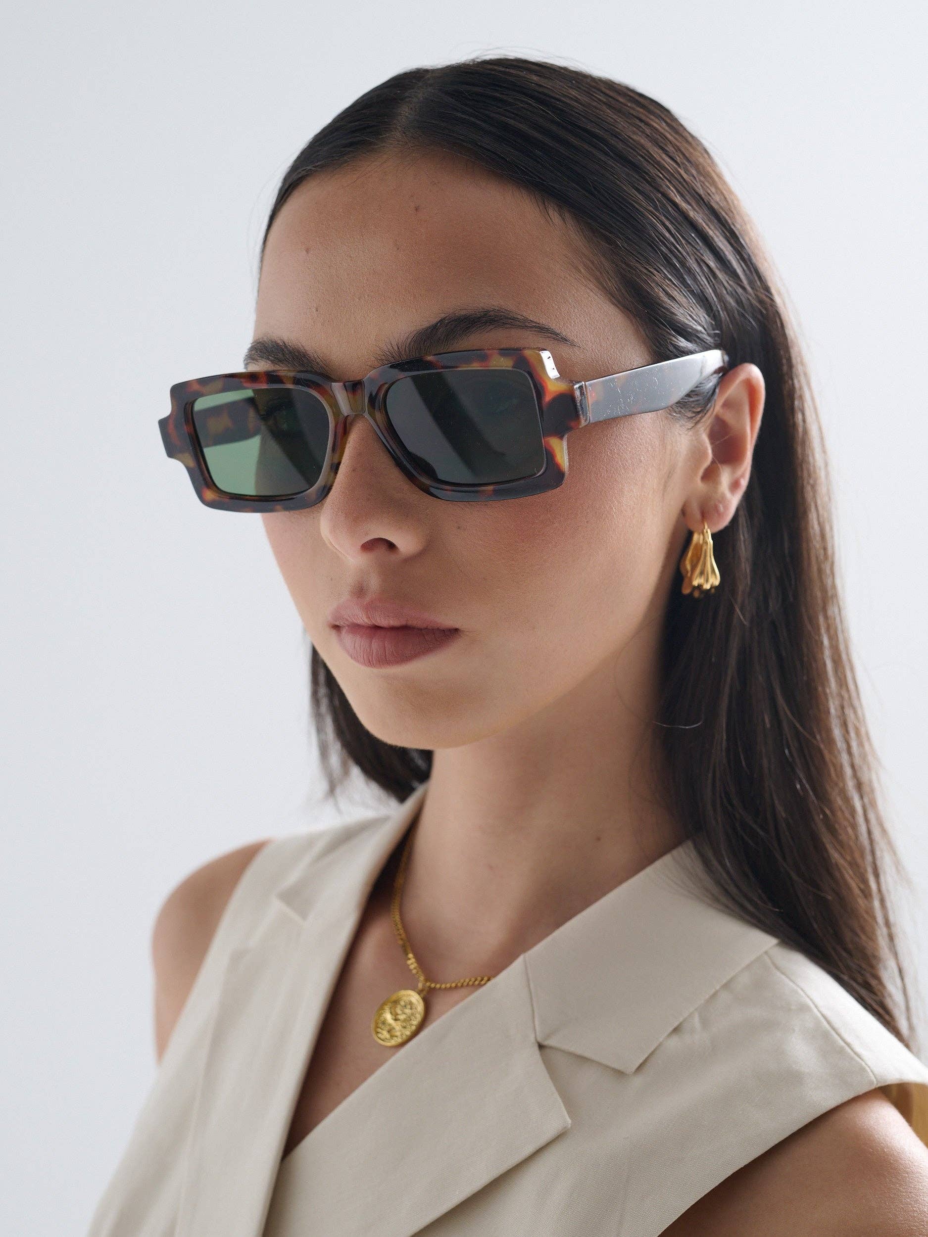 Sierra Square Frame Sunglasses in Tort