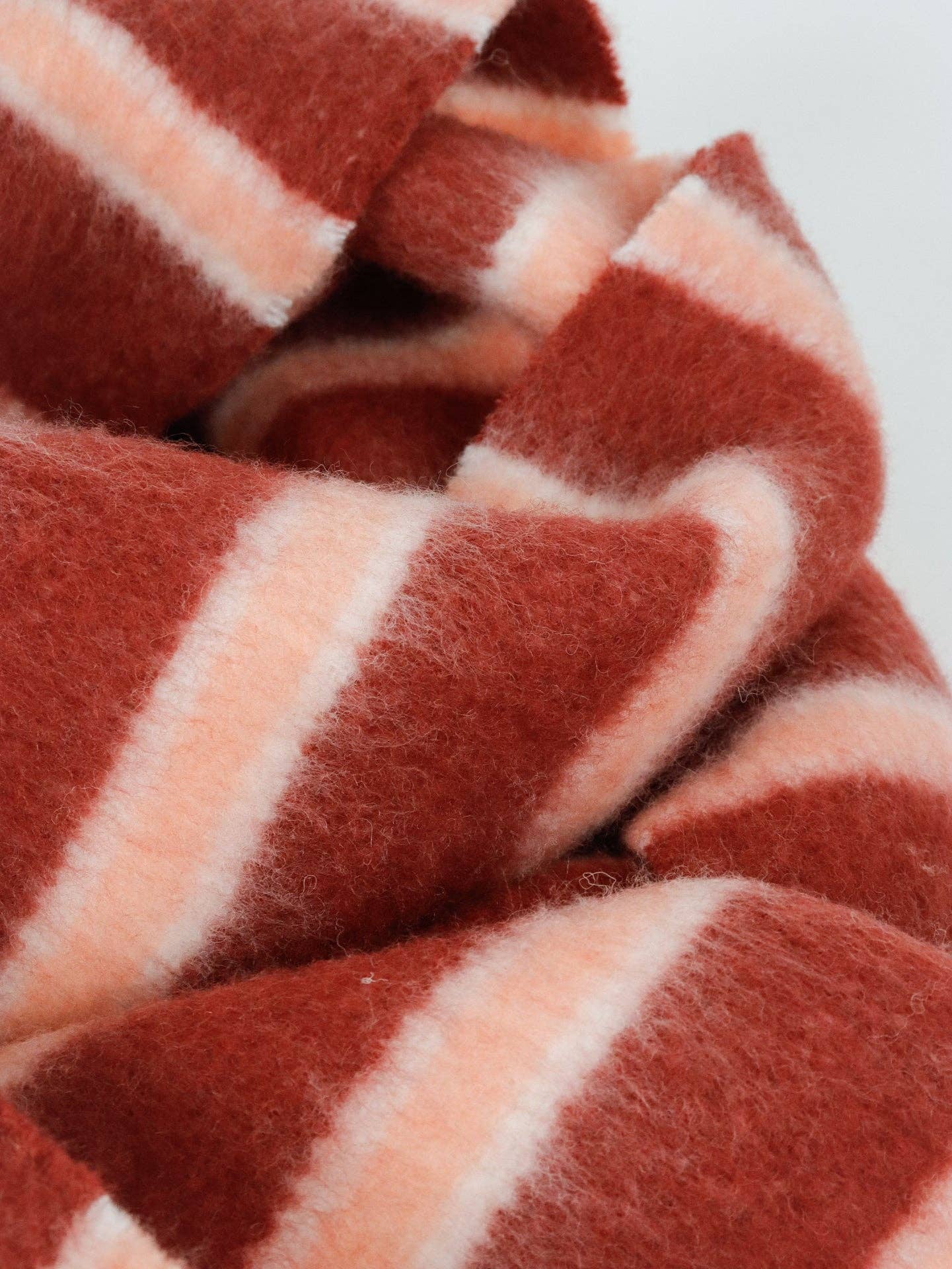 Sora Stripe Fluffy Scarf