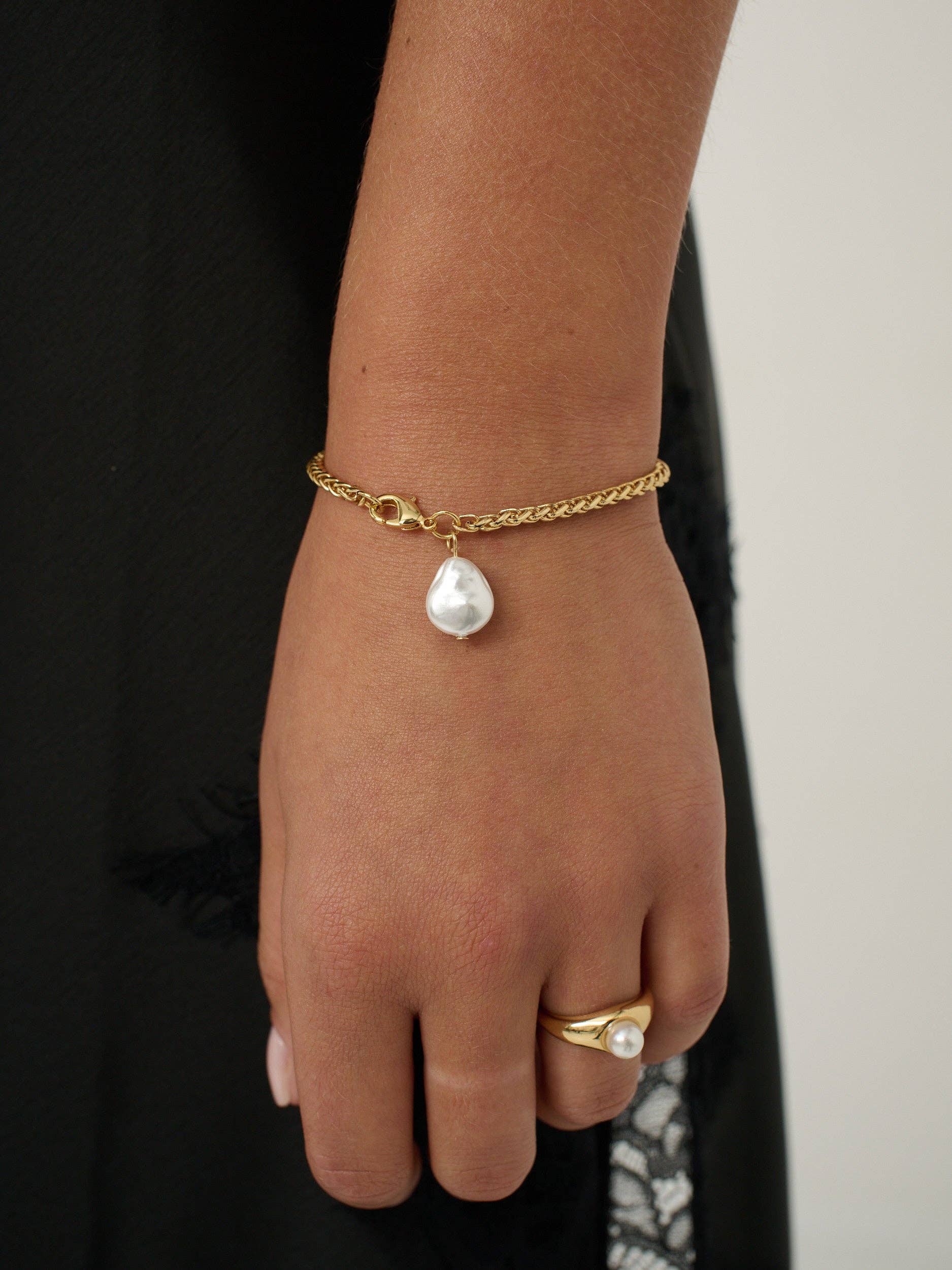 Organic Pearl Pendant Bracelet