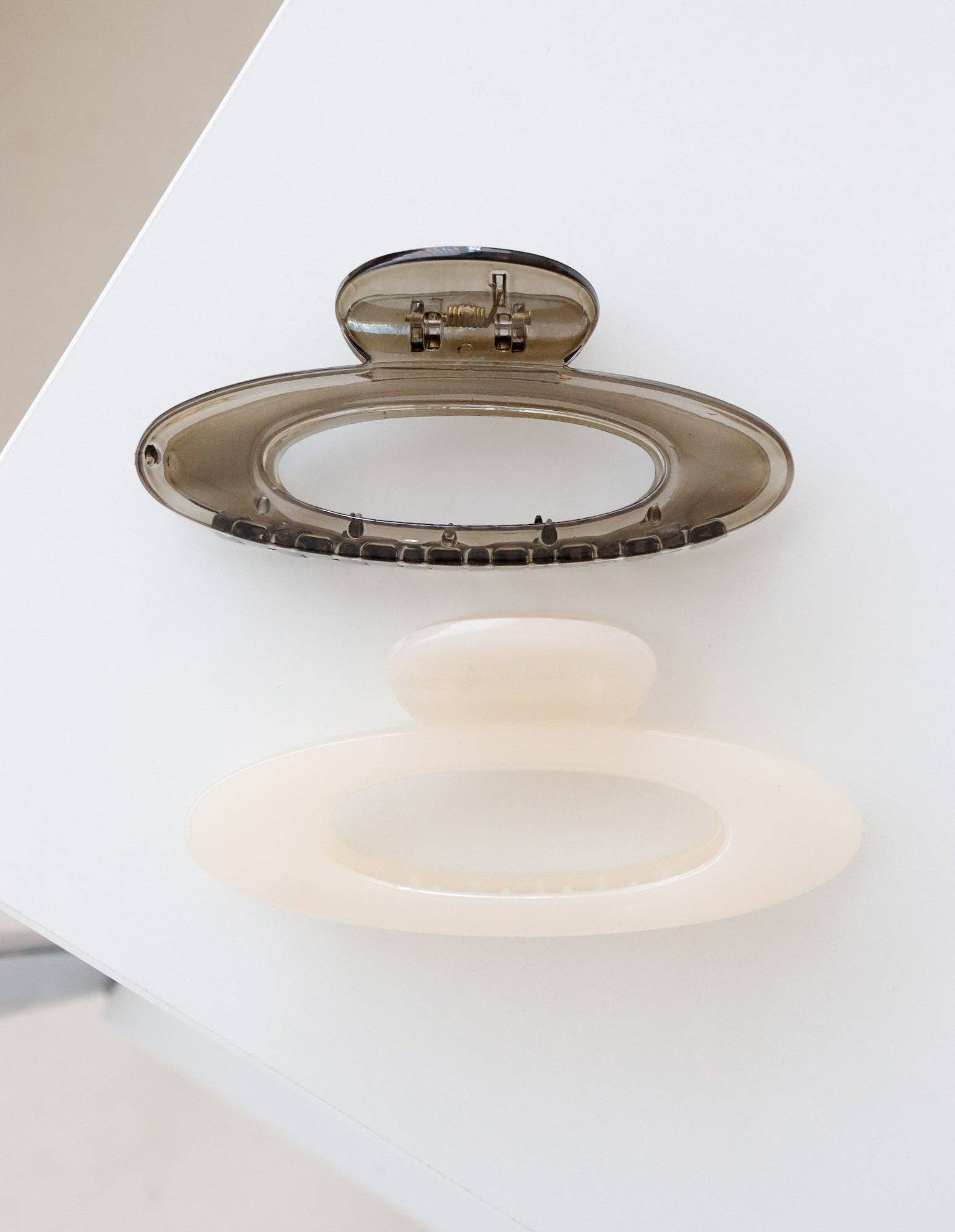 Rue Oval Hair Claw Clips (2col)