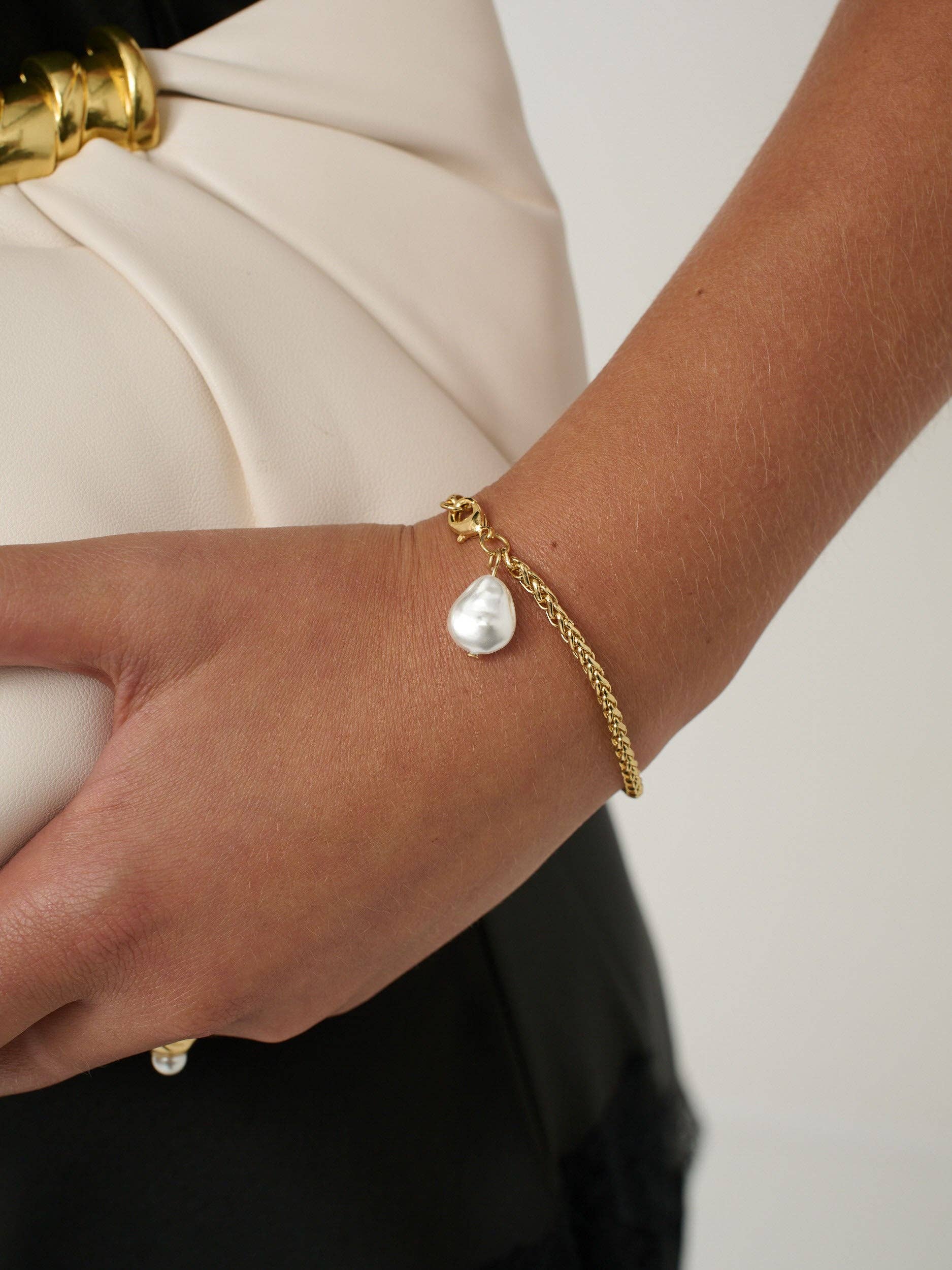 Organic Pearl Pendant Bracelet