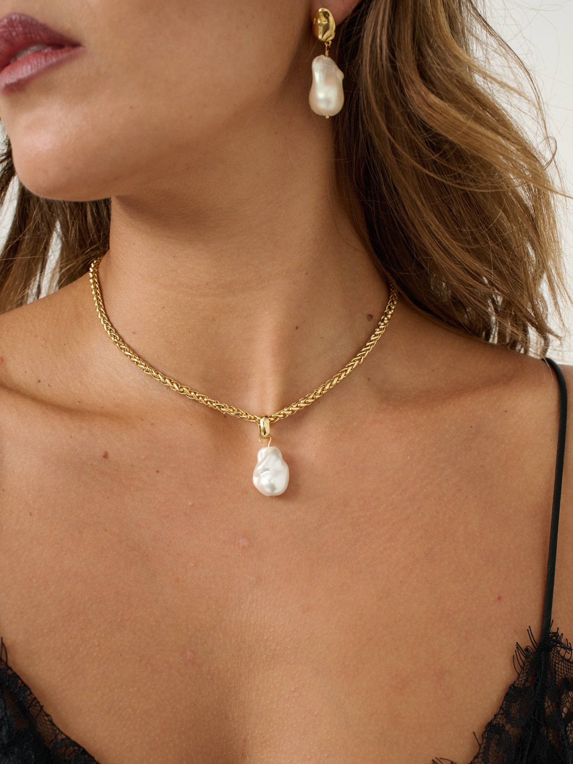 Organic Pearl Pendant Necklace