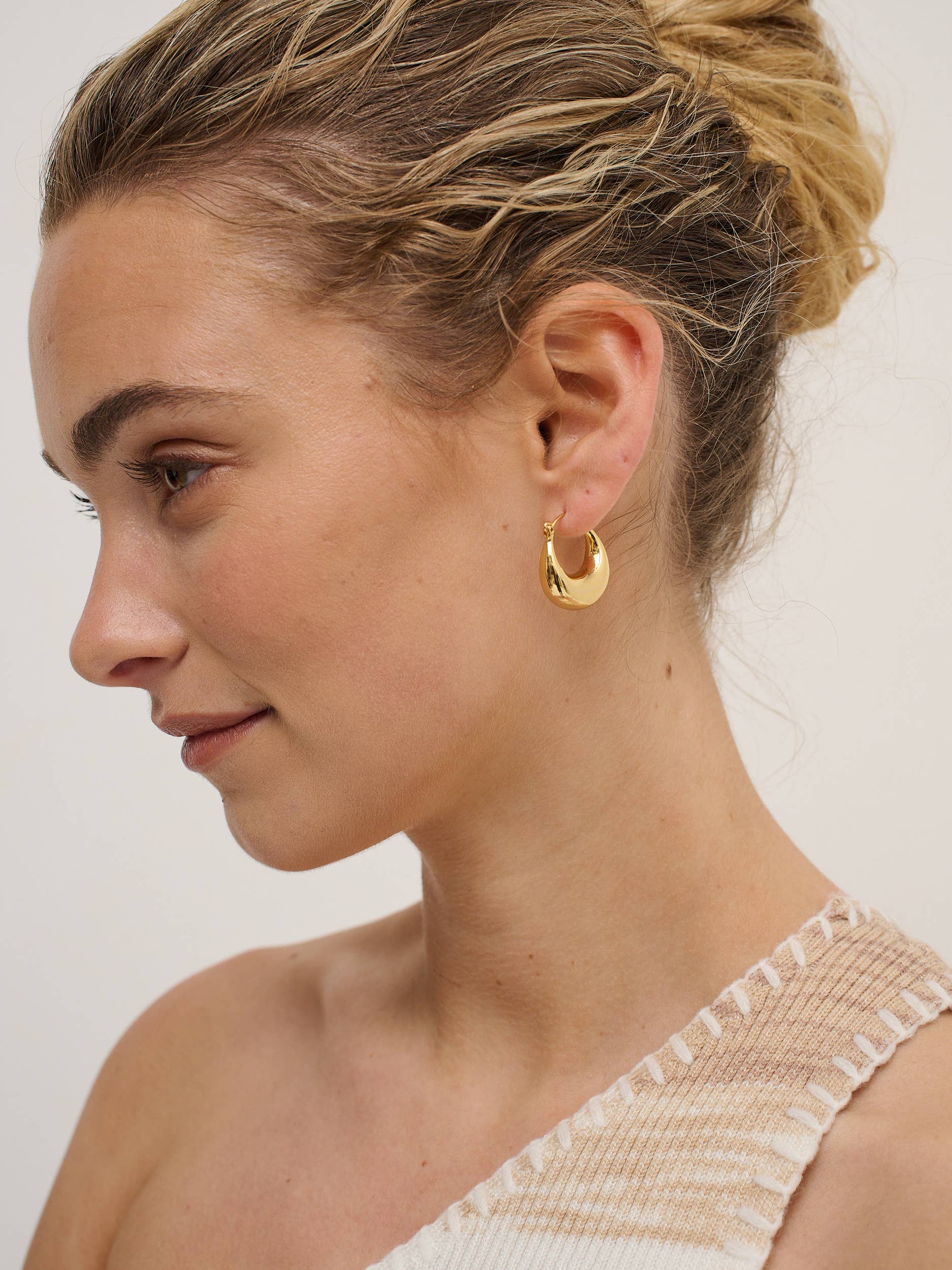 Linda Hoop 18K Gold Plated Earrings