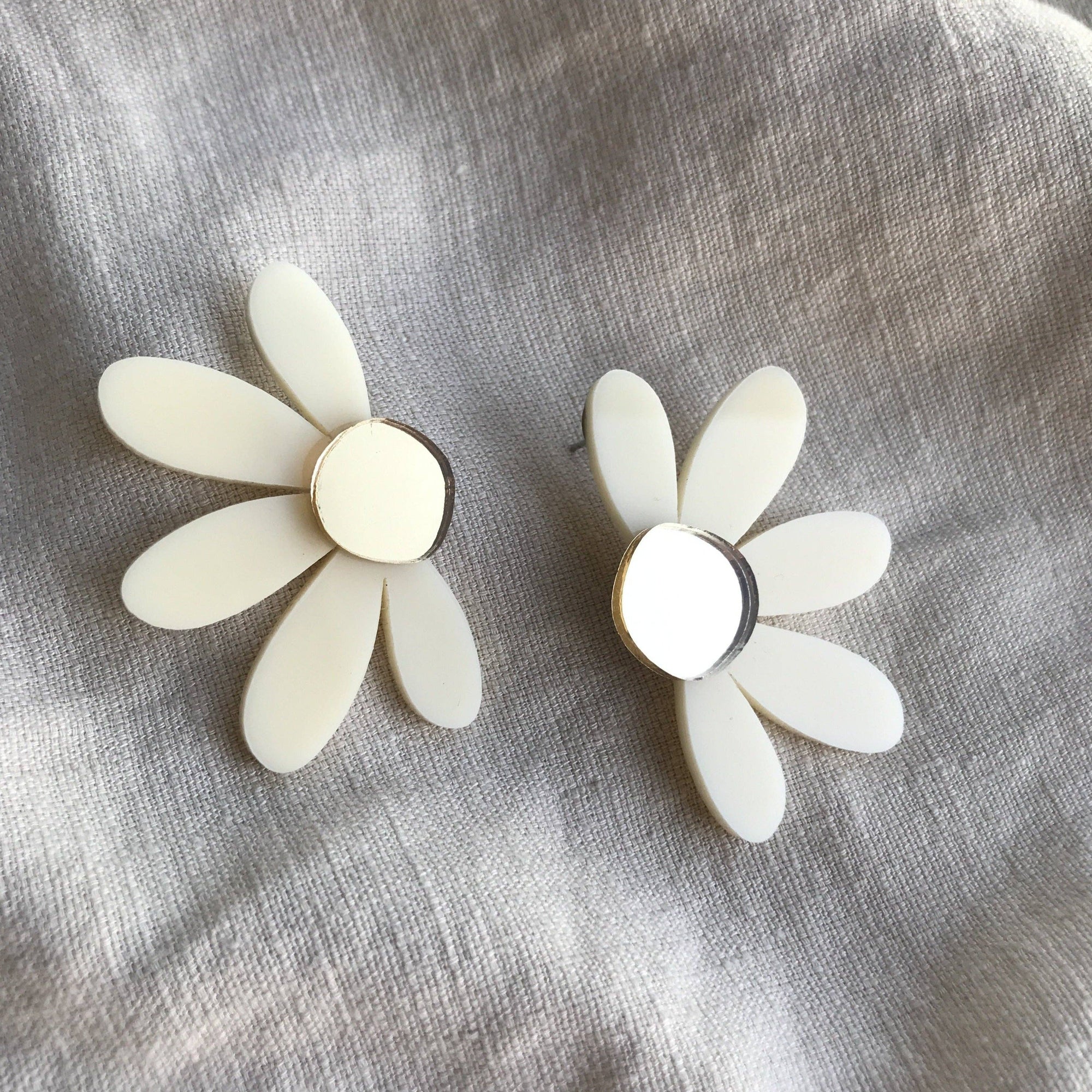Jumbo Daisy Stud Earrings | Cream + Gold |