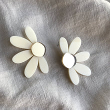 Jumbo Daisy Stud Earrings | Cream + Gold |