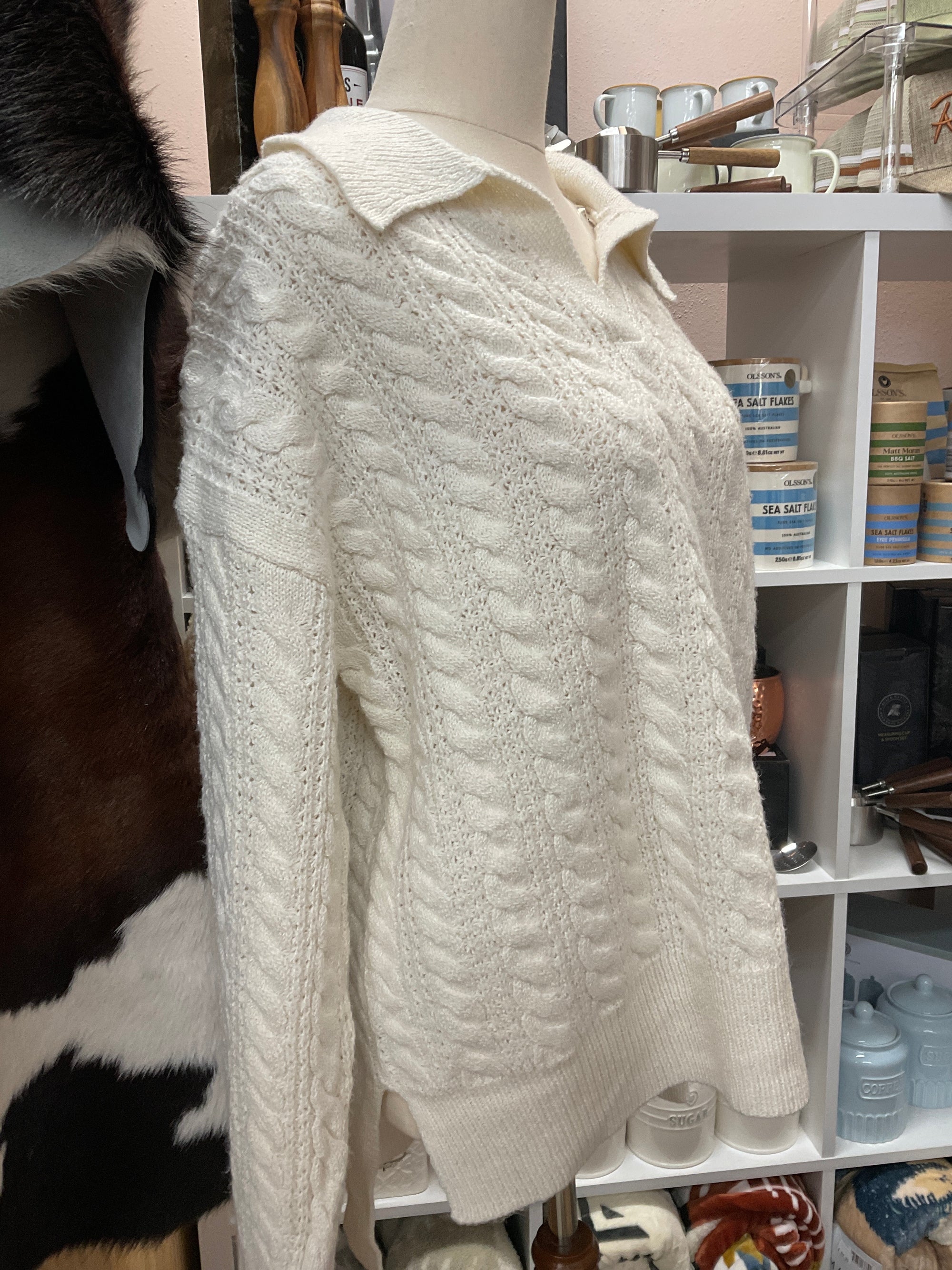 White collar knit