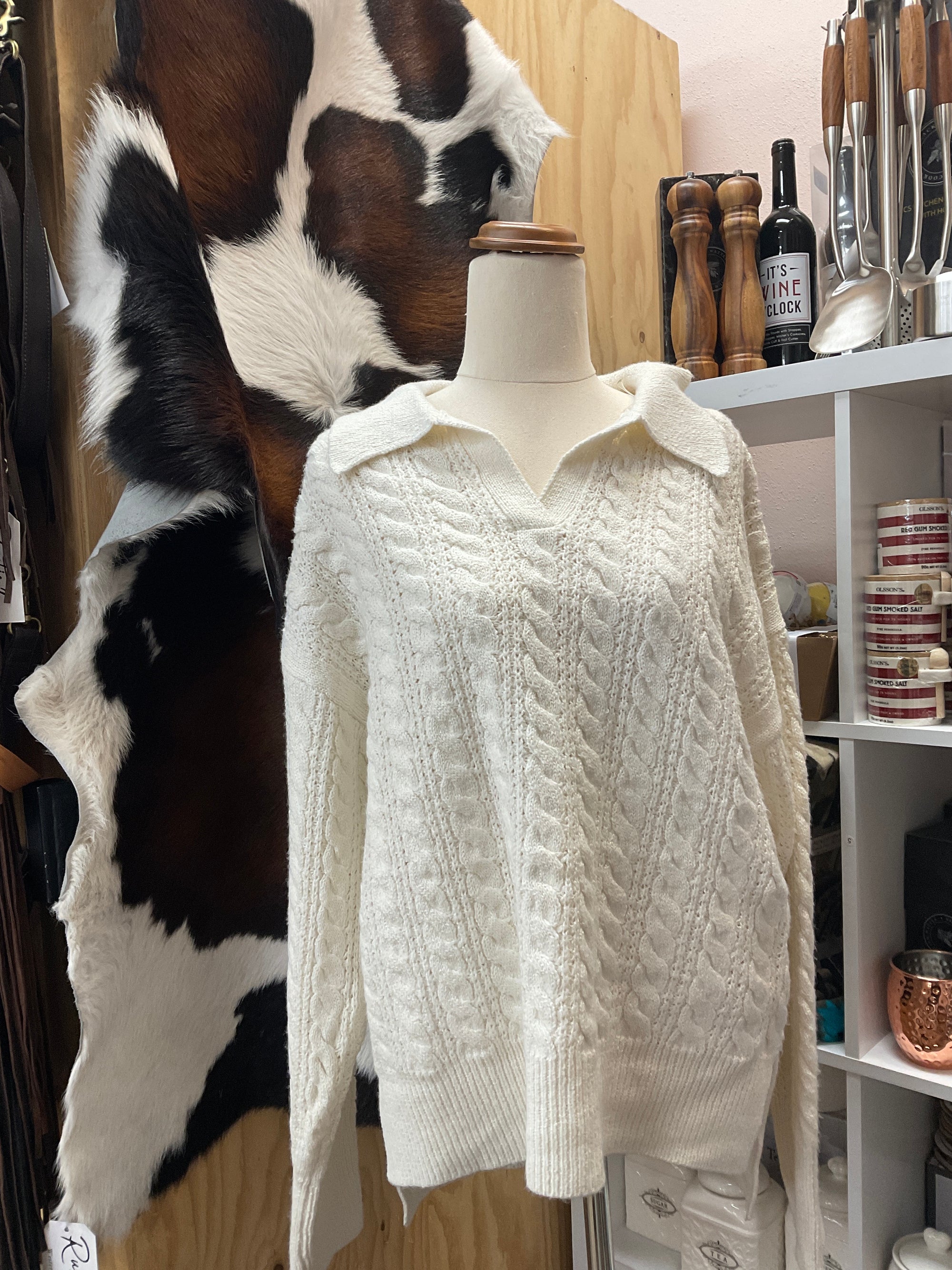 White collar knit