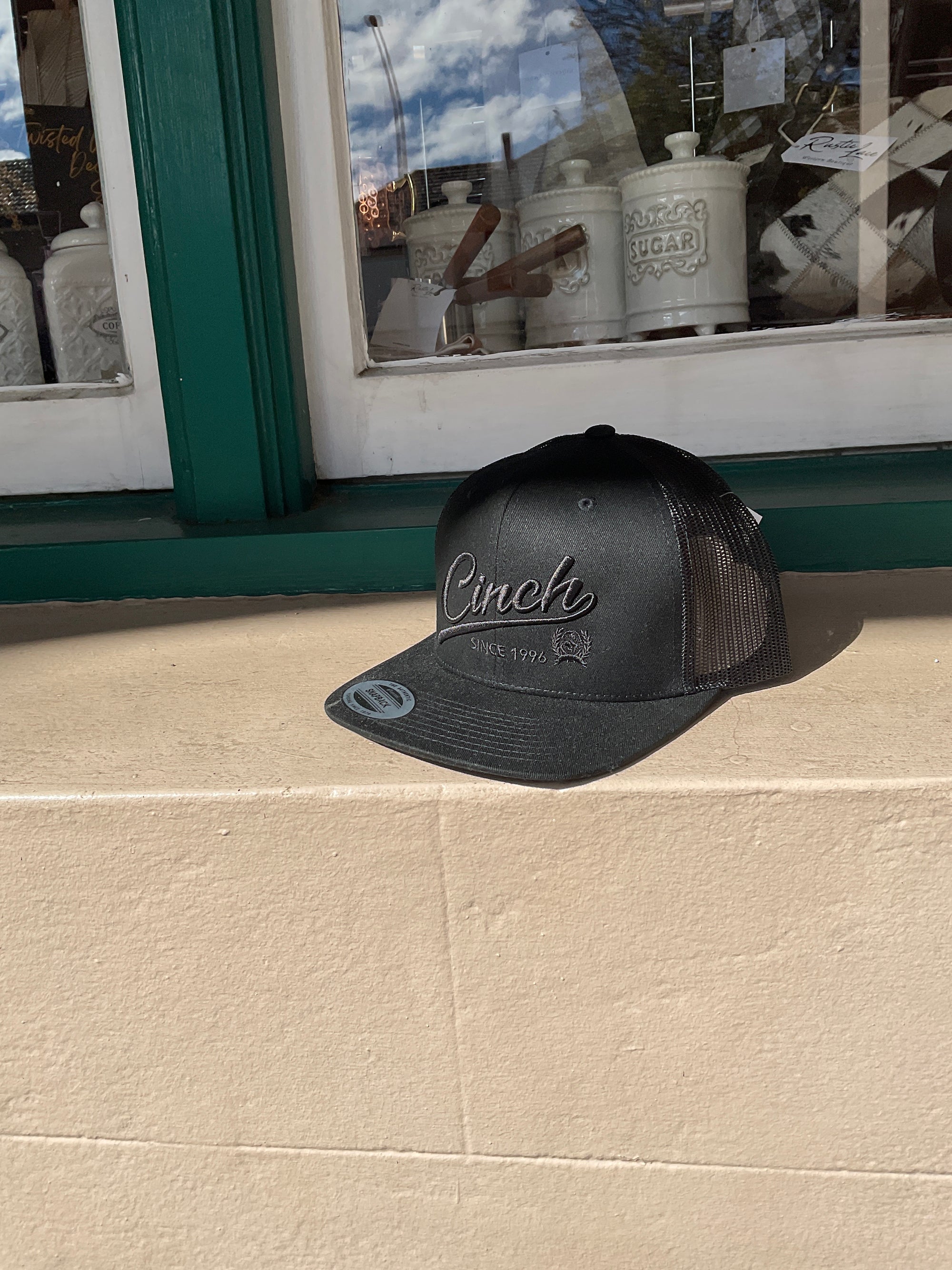 Cinch - MEN'S HIGH PROFILE TRUCKER CAP BLACK