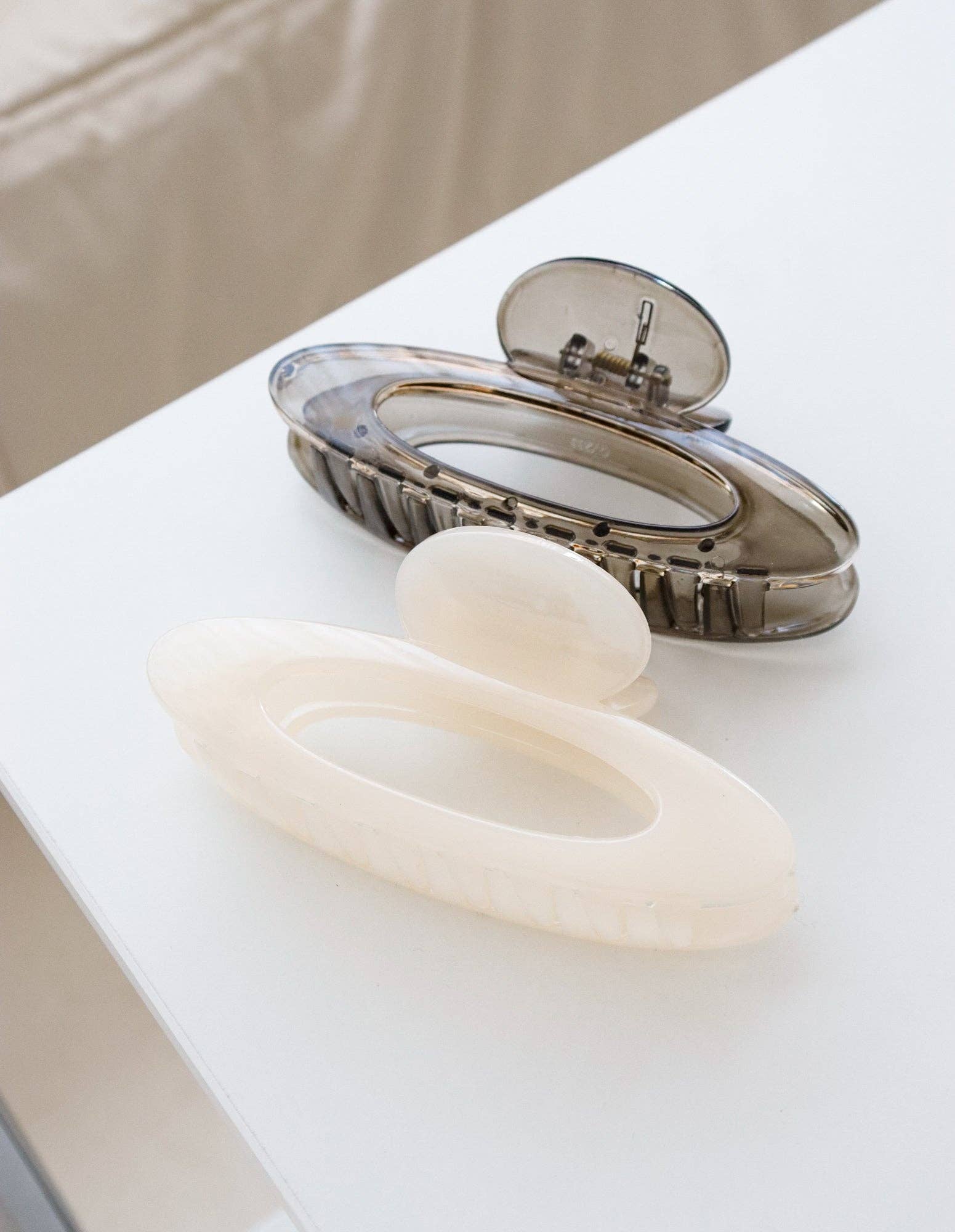 Rue Oval Hair Claw Clips (2col)