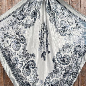 Wild Rag - 35X35" Silver & White