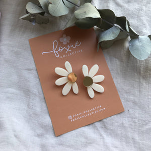 Jumbo Daisy Stud Earrings | Cream + Gold |
