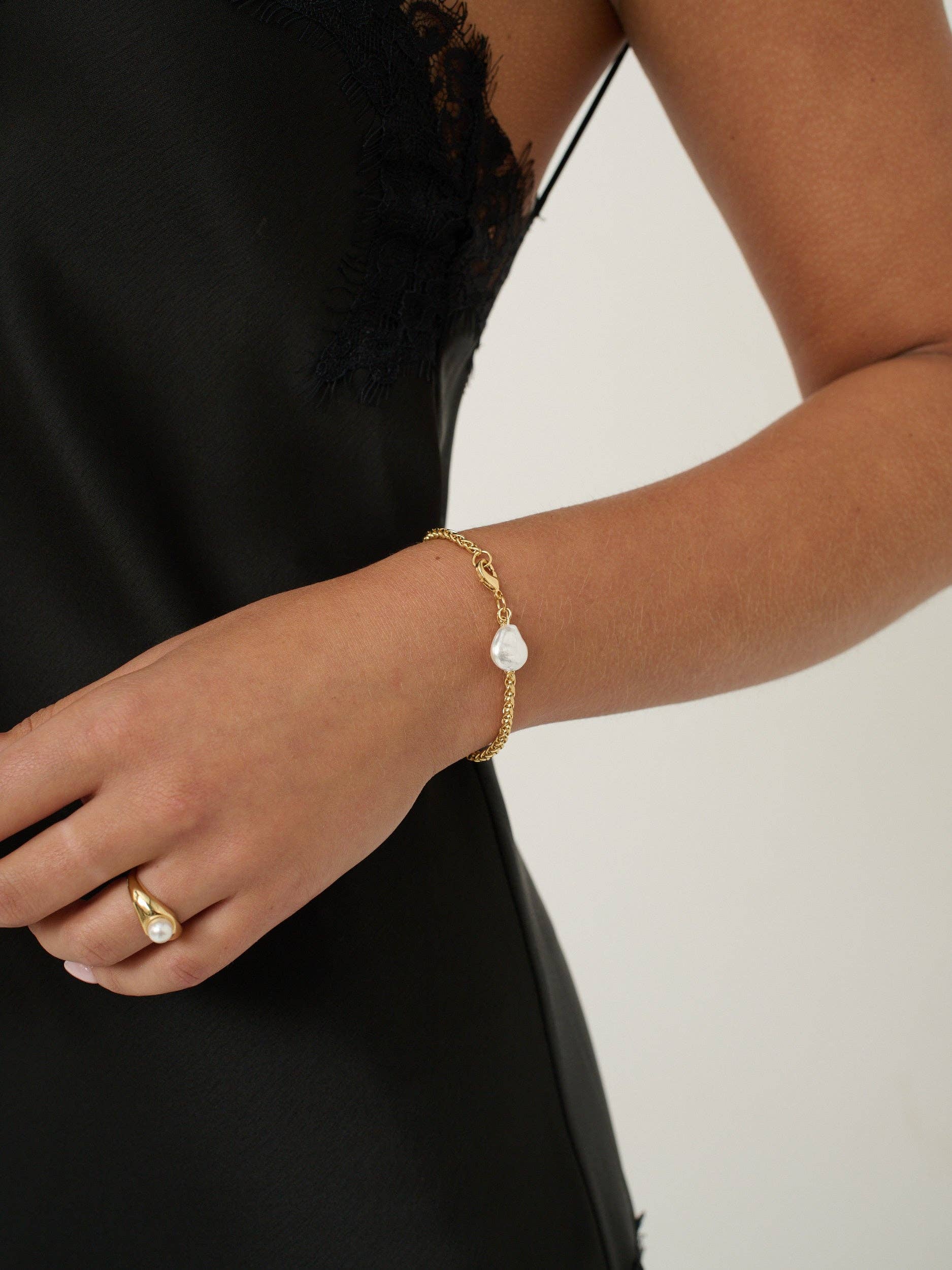 Organic Pearl Pendant Bracelet